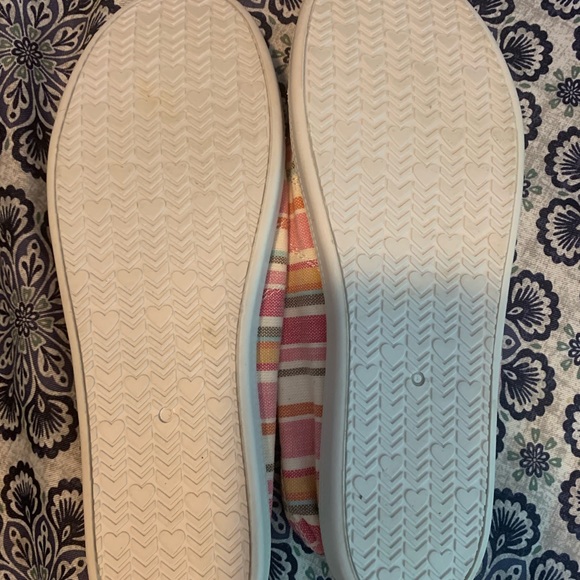 Size 11 woman’s slip on canvas shoes - Picture 4 of 5